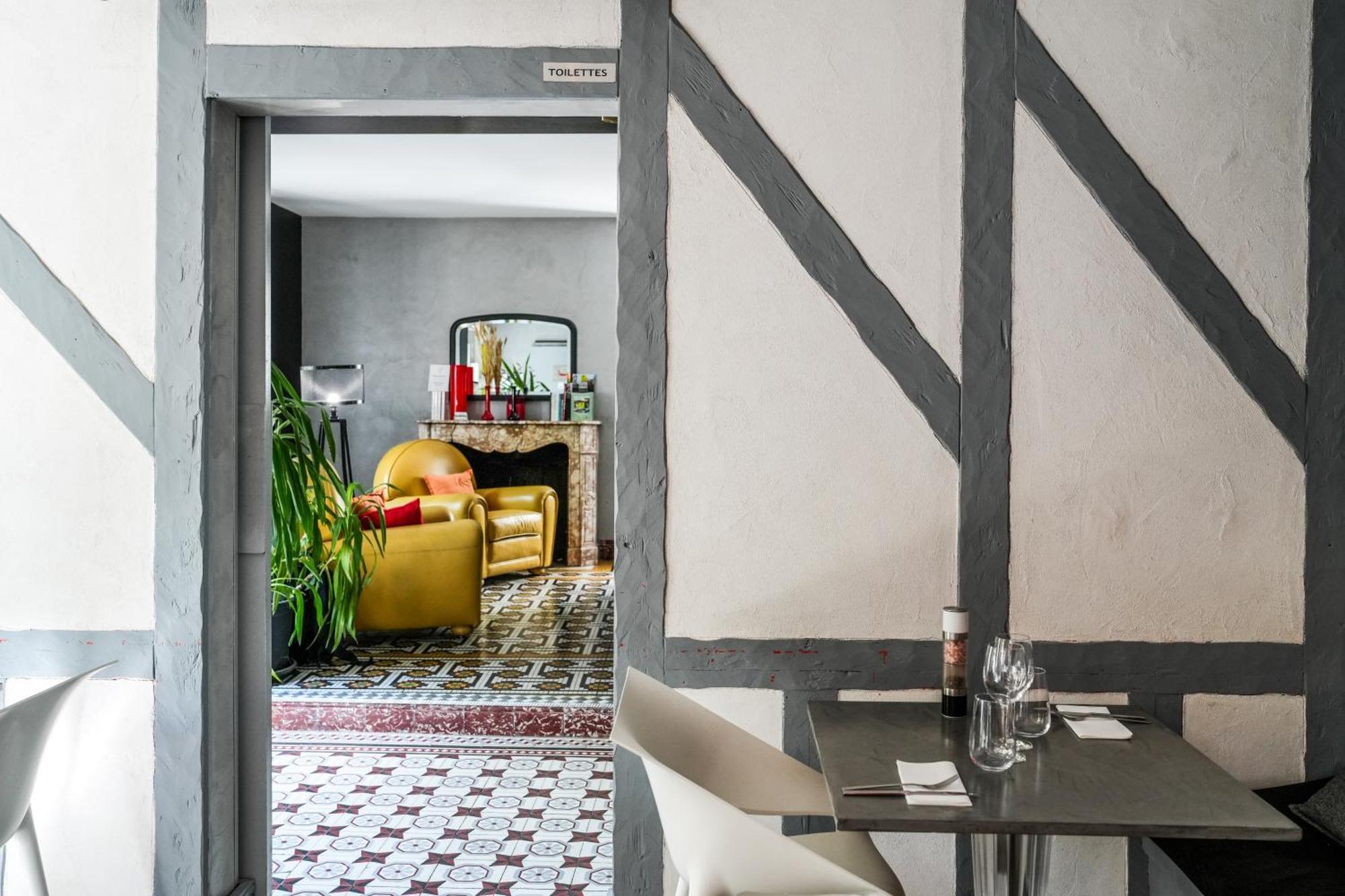 Logis Hotel & Restaurant Le Cadet De Gascogne Saint-Justin  Exterior foto
