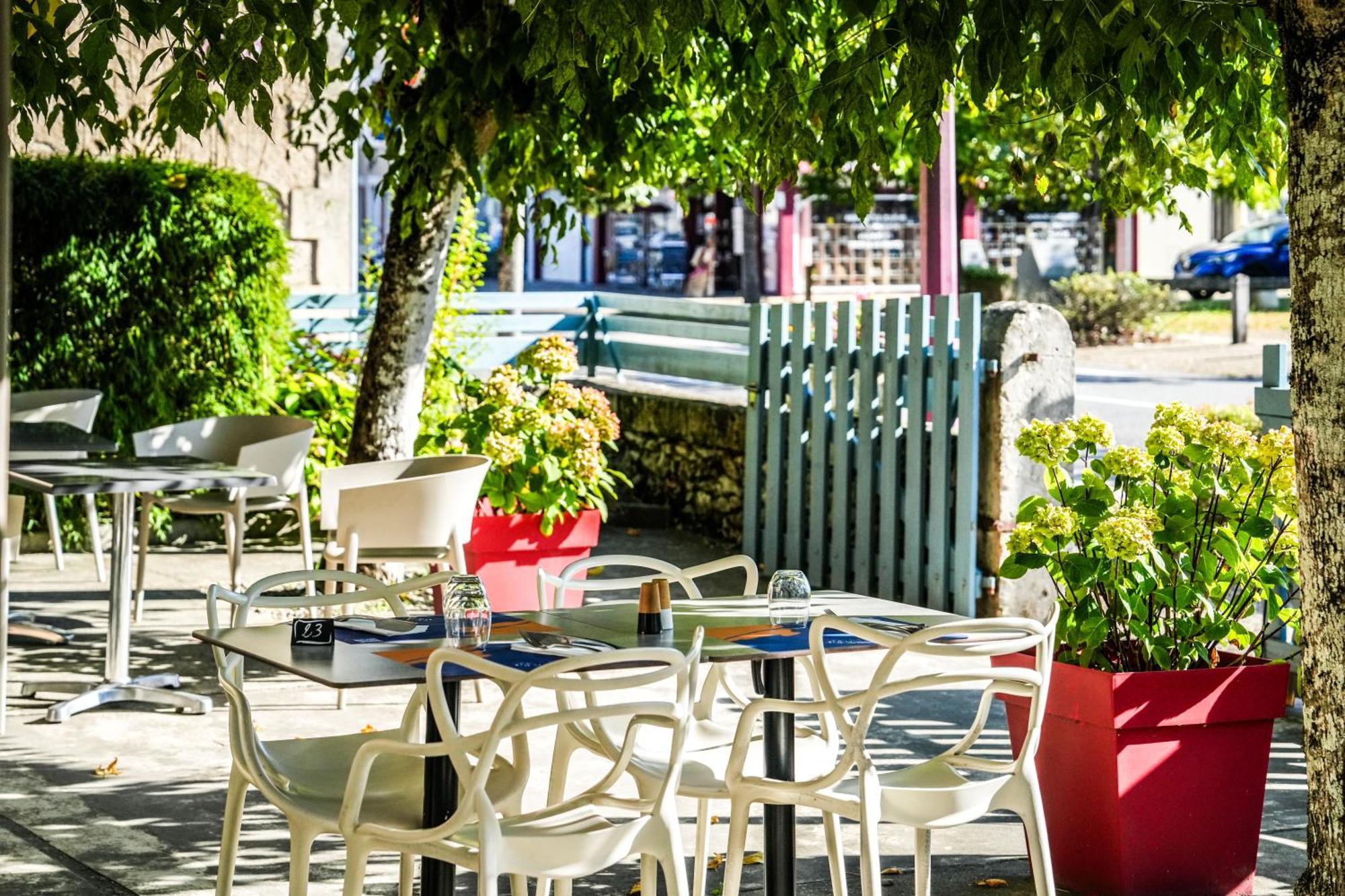Logis Hotel & Restaurant Le Cadet De Gascogne Saint-Justin  Exterior foto